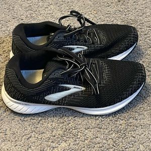 Brooks revel 3 women’s 8.5